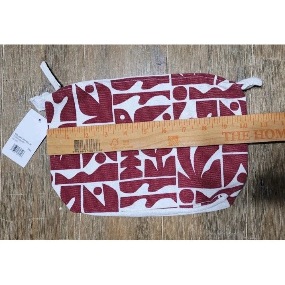 Vuori Limited Edition Holiday 2025 Canvas Zippered Pouch Bag NWT Cody Hudson